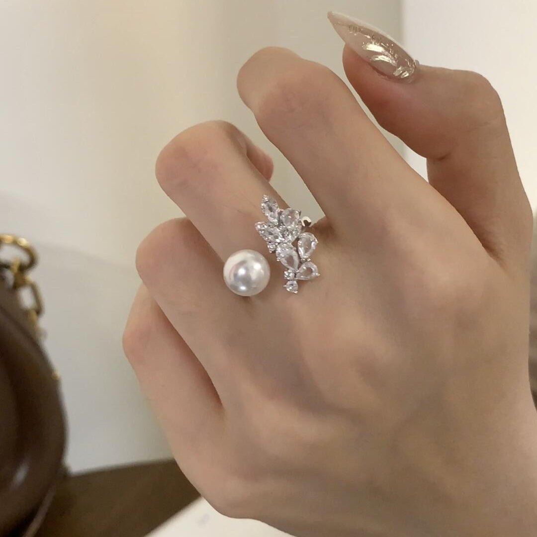 White Sparrow Feather Full-Pave Pearl Ring