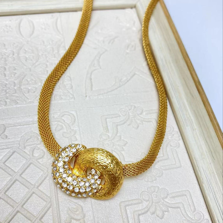 Vintage Metallic Necklace – Timeless Elegance
