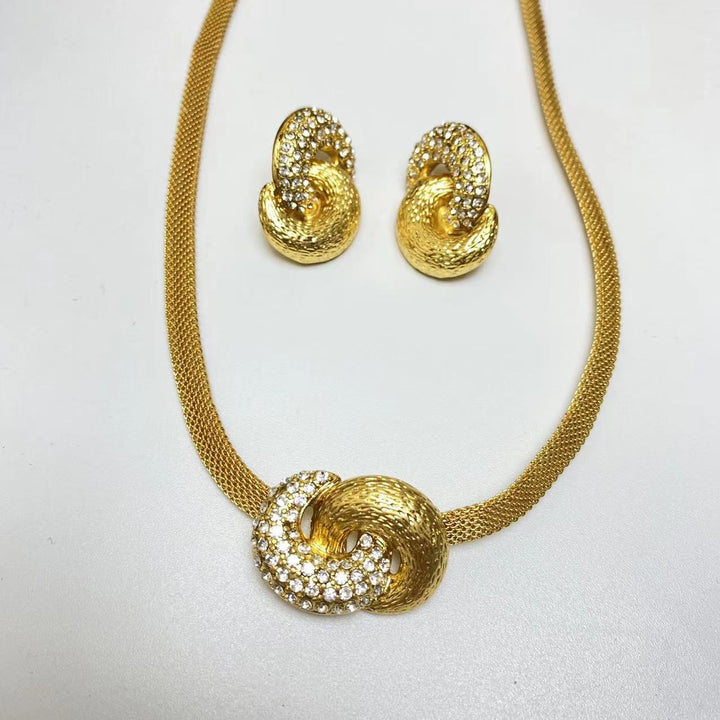 Vintage Metallic Necklace – Timeless Elegance